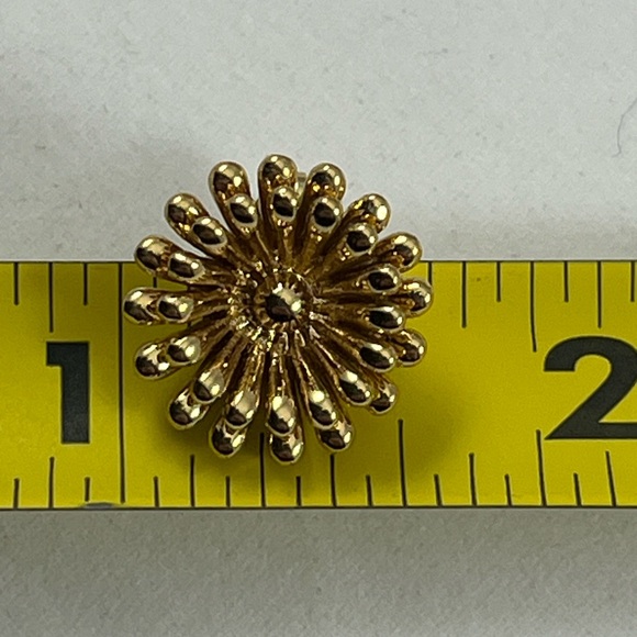 COACH Vintage Flower Gold Tone Floral Stud Earrings - Picture 10 of 10